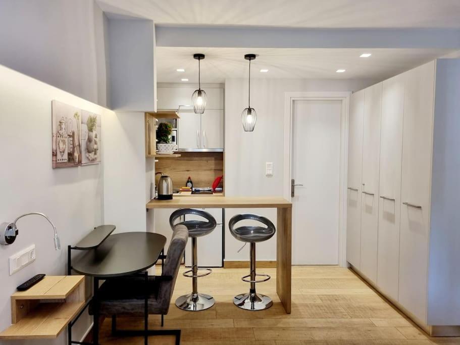 Stylish Studio Near Athens Hilton, Self Check-In! ภายนอก รูปภาพ